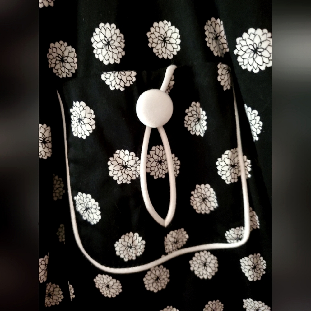 EUC Voodoo Vixen Dahlia Polka Dot Floral B&W Fit & Flare Vintage Retro Dress XL - Picture 4 of 6